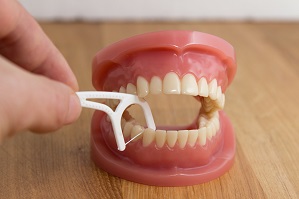 cleaning denture 2